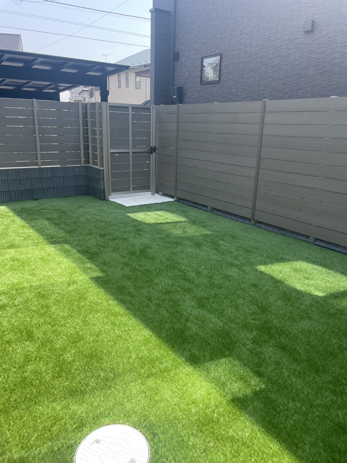 人工芝でお手入れも楽々です。