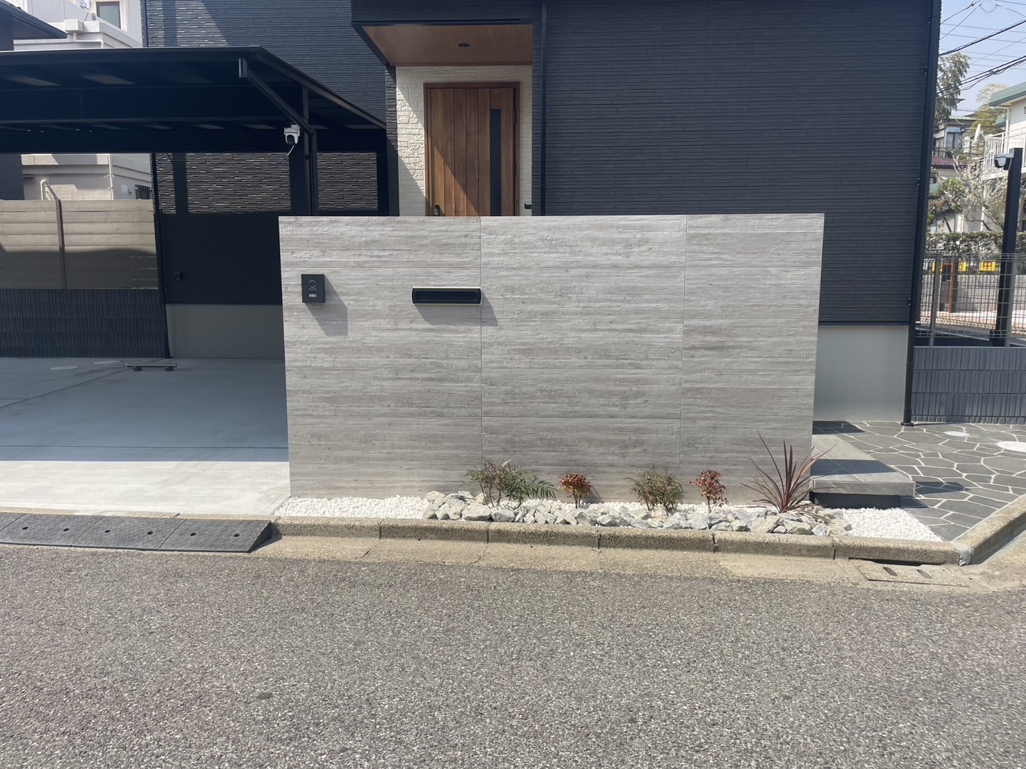 細部まで拘り抜いたお庭が完成しました。